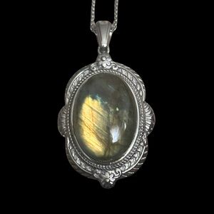 Elegant Silver Labradorite Pendant